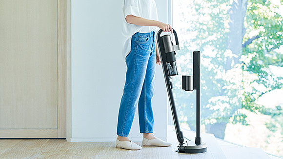 スタンドから引いて取り外すとスティッククリーナー