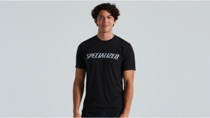 抽選でTシャツなどのアパレルも当たる