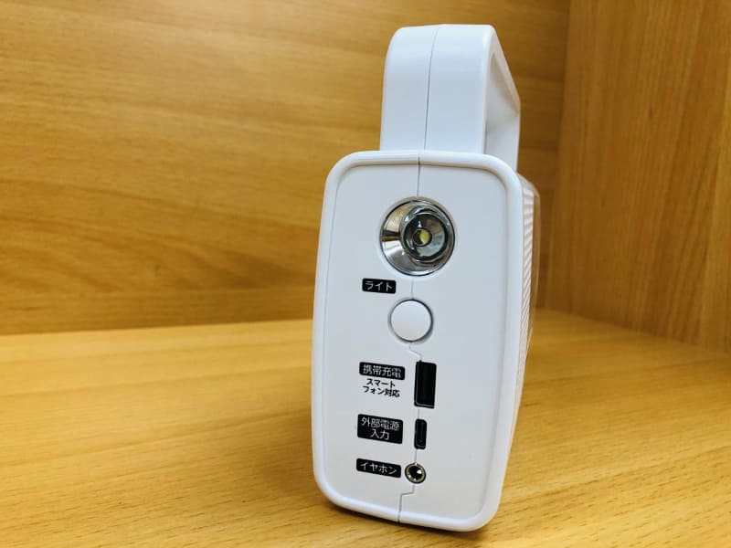 スマホ充電用のUSB出力ポートも