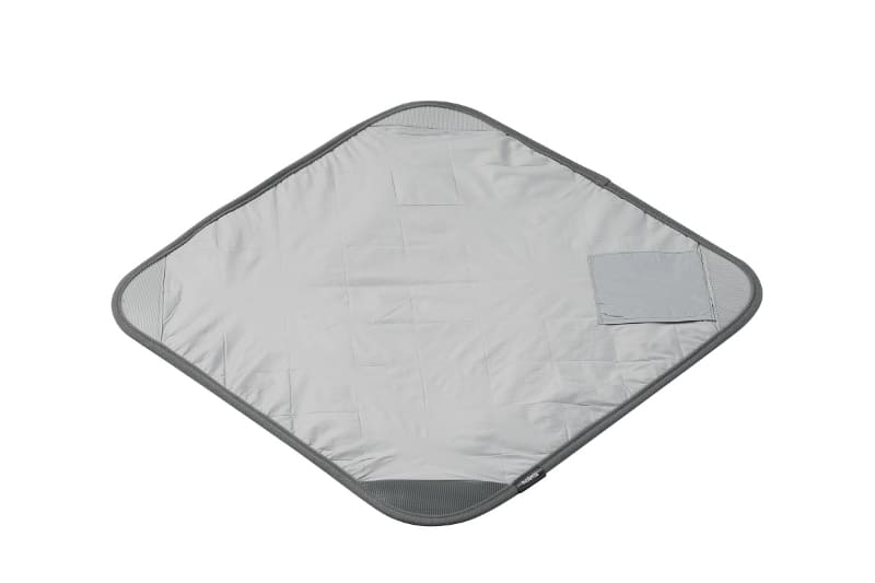 四隅に面ファスナーを配置