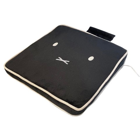 カバーの一部を座席に挟んで固定できる