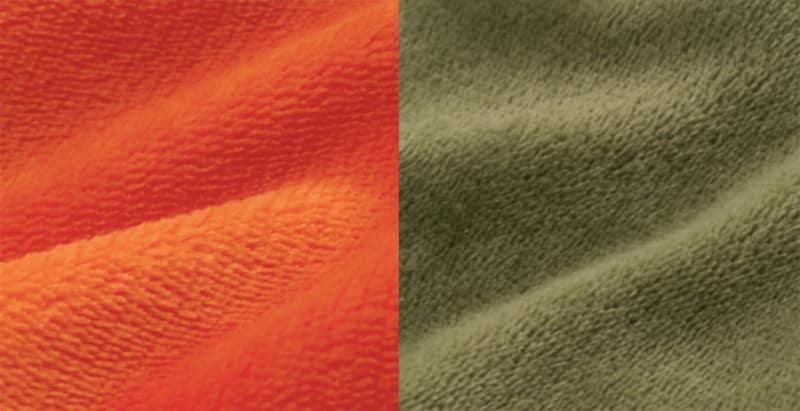 丸洗いやわらか寝袋ウォーミー・-4の肌面(左)、表面(右)