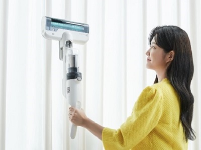 可動ヘッドを固定すると、カーテンやソファの背もたれなどに使用できるフック機能を搭載