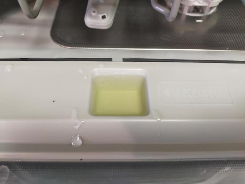 洗剤入れはふた部分にある