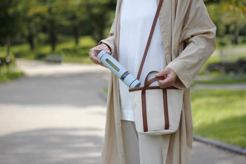 散歩などに持ち運びやすい130mlサイズ