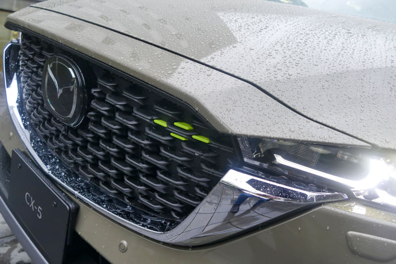 視認性の高いライムグリーンのアクセントピースを採用