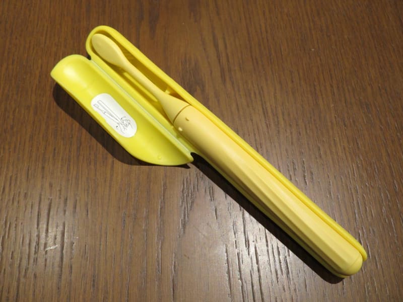 同色のケースが付属