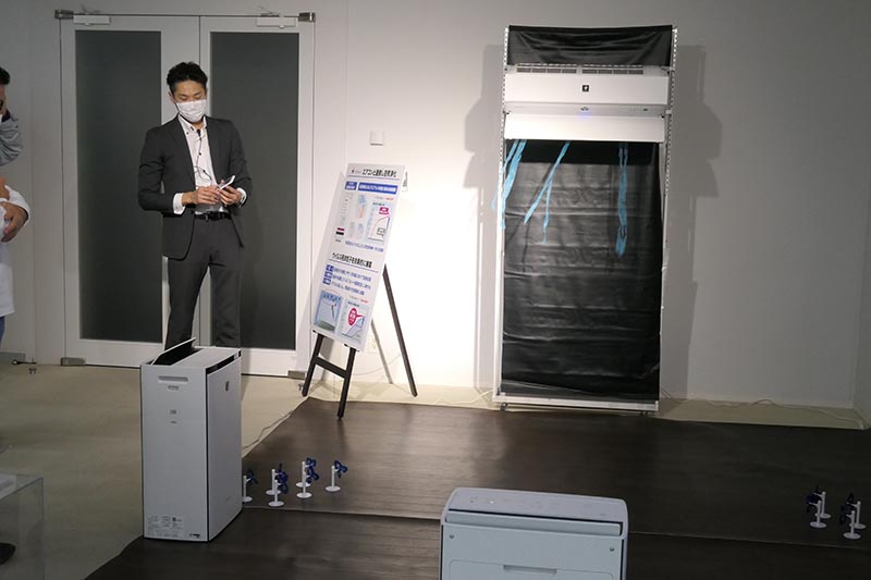 今度は左側の空気清浄機と連携。エアコンの風向きが変わった