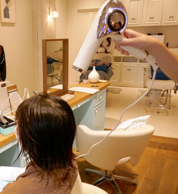 1カ所に当て続けても熱くない! なのにしっかり乾く