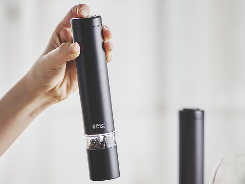 片手で使えるコンパクトな電動ミル