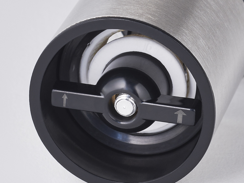 手動で簡単に挽き目調整ができる