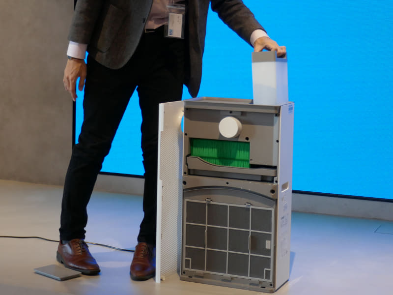 本体上部に加湿部があるため、タンクを取り外す際にかがむ必要がない