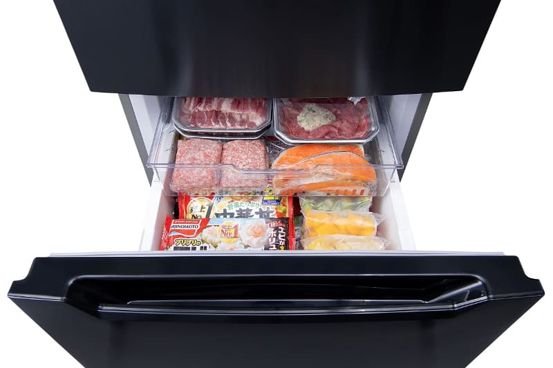 2段で129Lの冷凍室。下段は整理しやすい引き出し式