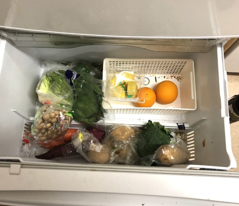 ビフォー。野菜の居場所が決まっておらず、使うときに探さなければいけません