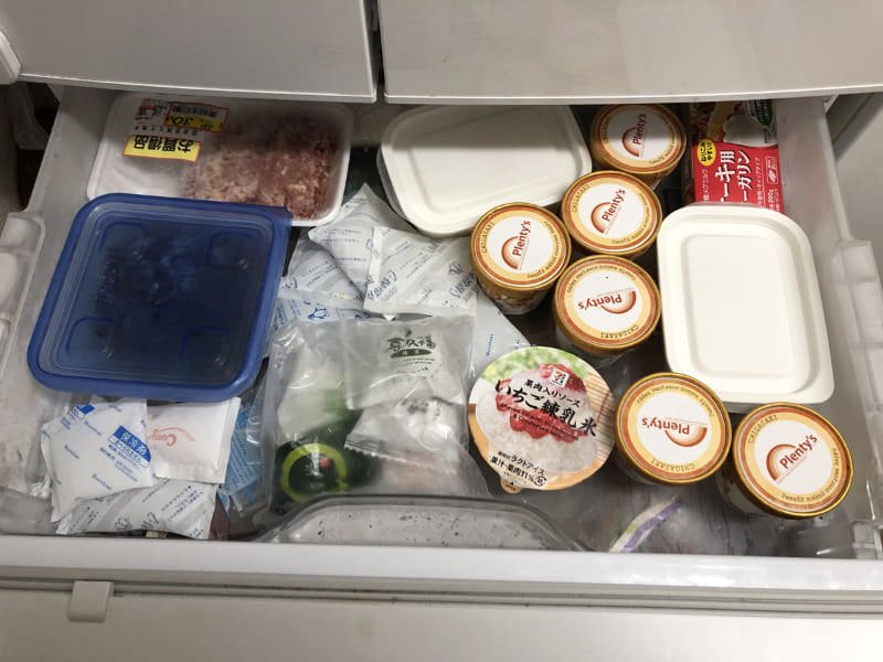 つい保冷剤を溜め込んでしまうトレイ部分