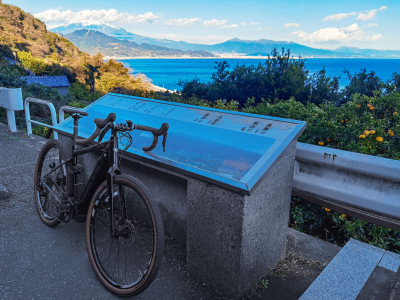 沼津港付近からトランポで移動し、ちょっとヒルクライムして有名な峠へ行ってみました