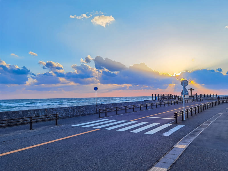 すでに夕方ですが、少し走ってみました。片側全部が海! ずっと走っていたい気分に