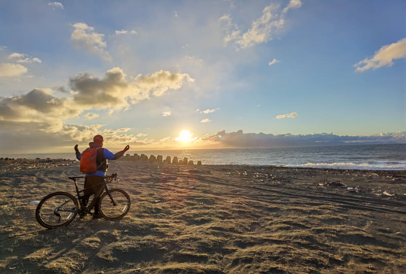 海岸に出て感謝のポーズを捧げてみました