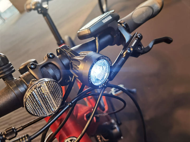 バッテリー供給タイプのLEDフロントライト