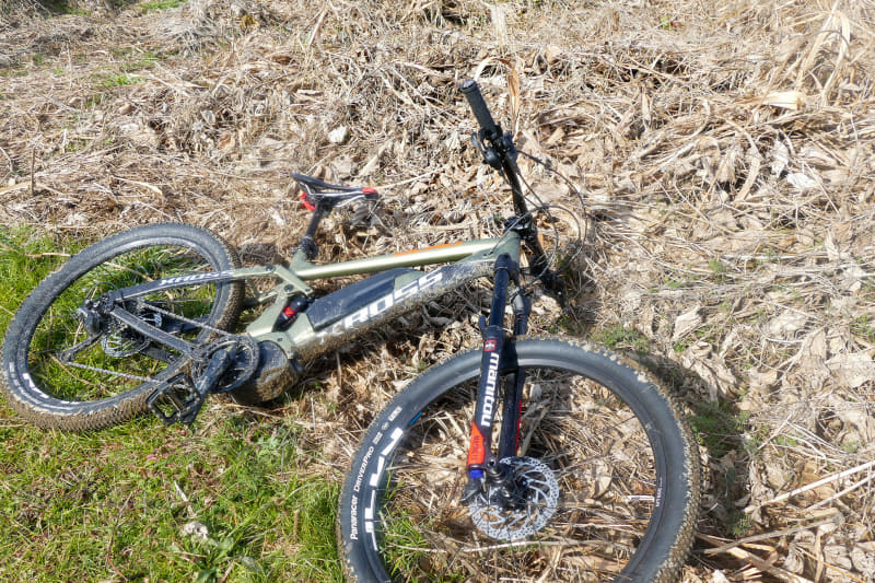 泥だらけのe-MTBは絵になります