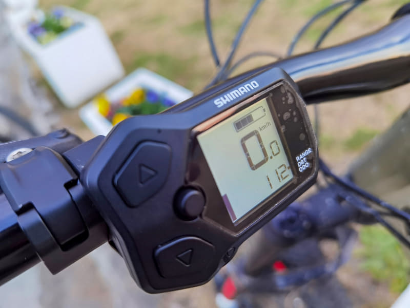 100kmを走破したあとも、バッテリーはまだ半分以上残っていたので、平坦な道だとダートでもあまりバッテリーは消費しないようです