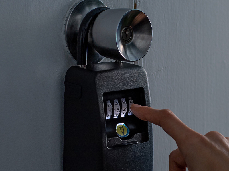 ダイヤル錠が光るため夜間も使いやすい