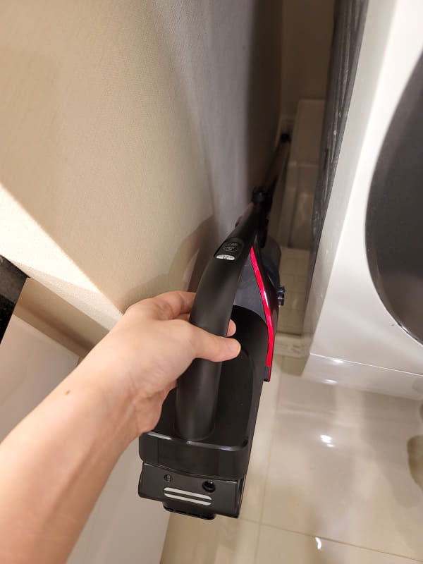 すき間ノズルを使用。洗濯機横のすき間に奥まで入った