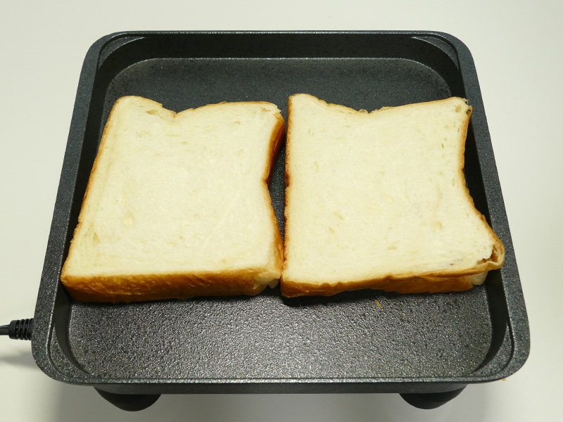 食パン2枚が並べられる広さがある