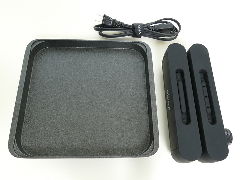 プレート、スタンド、電源コード(約1.8m)の3点に分解しておける