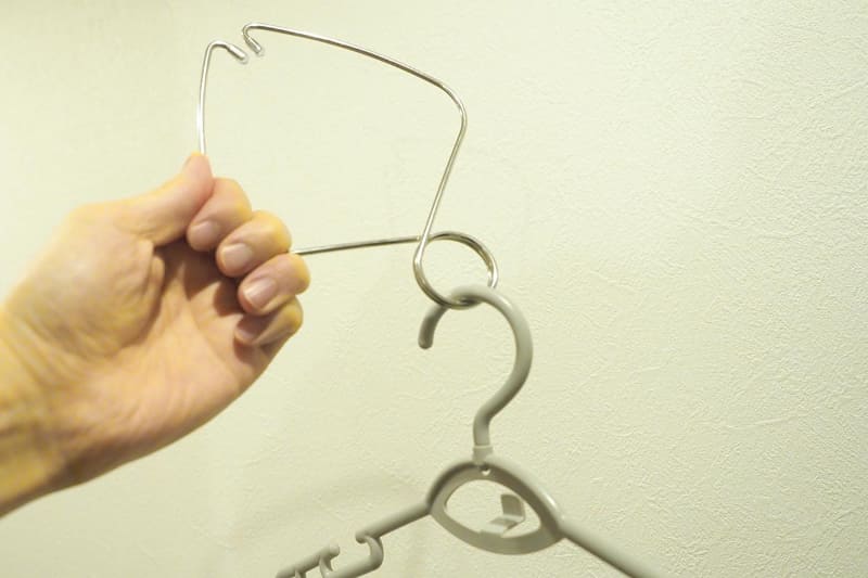 輪っかの部分にハンガーやピンチハンガーなどを掛ける