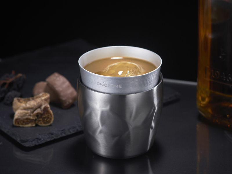 冷たい飲み物を飲んだ時に、唇がより冷たさを感じる