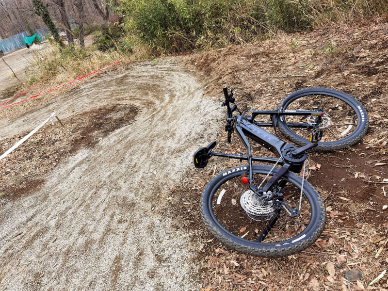 こちらはショートスラロームコース。筆者は、正直言って、スラロームが苦手です。このショートのコースでも(下りなので)けっこうスピードが出て怖い～