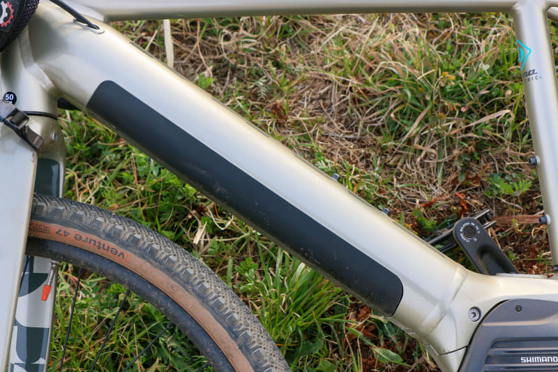 バッテリーはインチューブタイプで容量は504Wh(36V/14.0Ah)