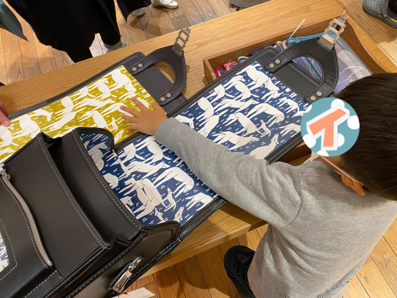 内装でテンションがあがるシリーズはアーティストとコラボした製品です