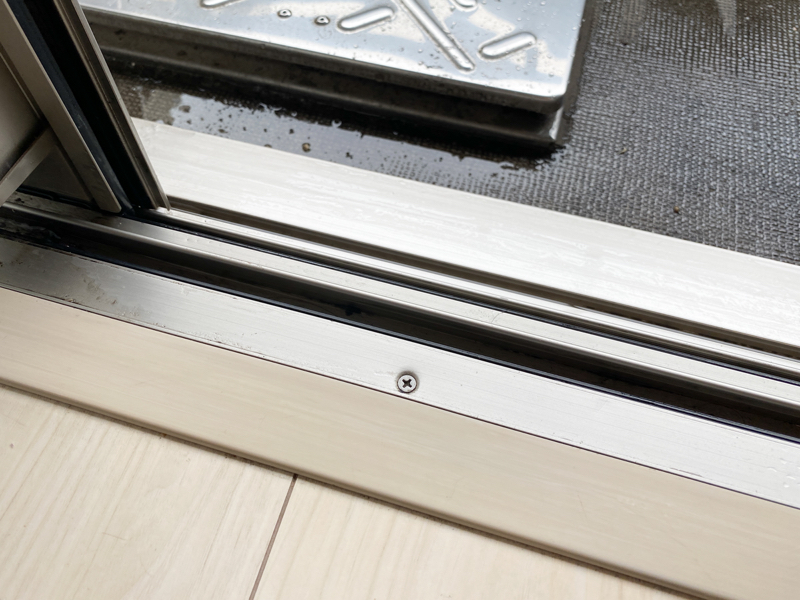 汚れが浮き出たところに水を流して仕上げ。かなり綺麗になりました