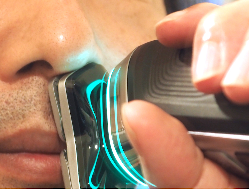 鼻の下のエリアもしっかりと剃れる。トリマーもあるが、メインのシェーバーの方が剃りやすい