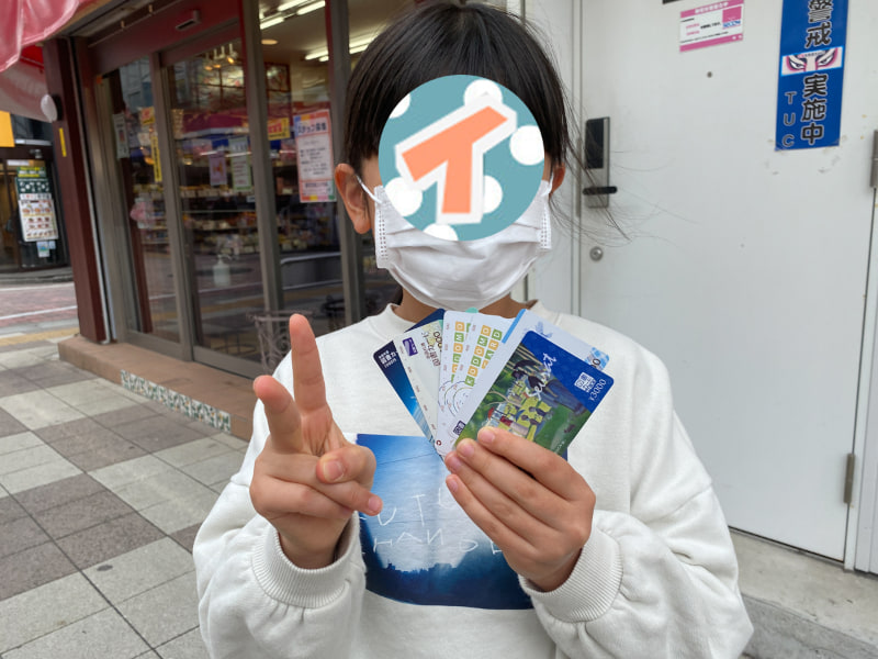 祖父母たちから図書カードをもらってホクホクです