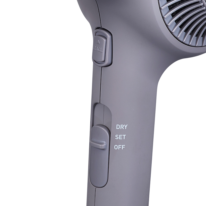 ハンドル部に配置された「風量切替スイッチ(DRY/SET/OFF)」と「即冷スイッチ(COOL)」