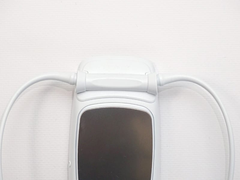 NECKBAND 2から左右のバンドが開く角度をそれぞれに調節できるようになりました。いかり肩/なで肩のユーザーも身に着けやすくなっています