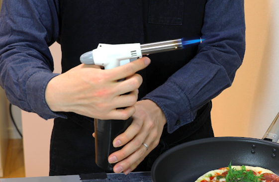 カセットボンベを立てた状態で点火