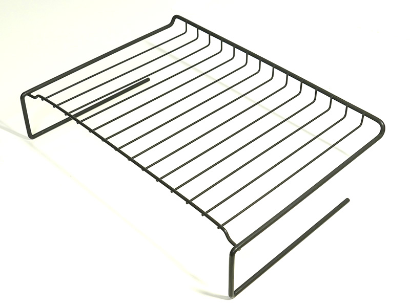焼き網は手入れのラクなフッ素加工が施されている。画像の左側が前となる