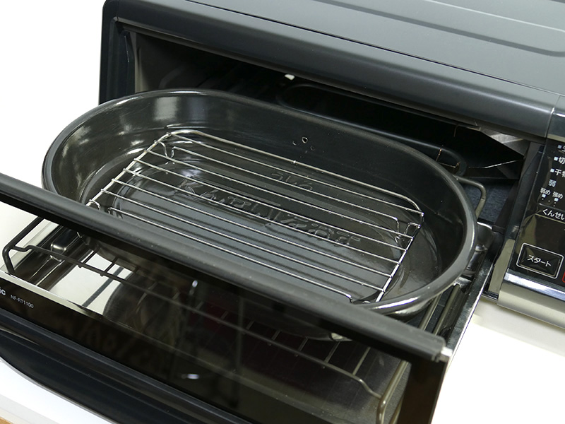 くんせい容器は焼き網の上に載せて使用する