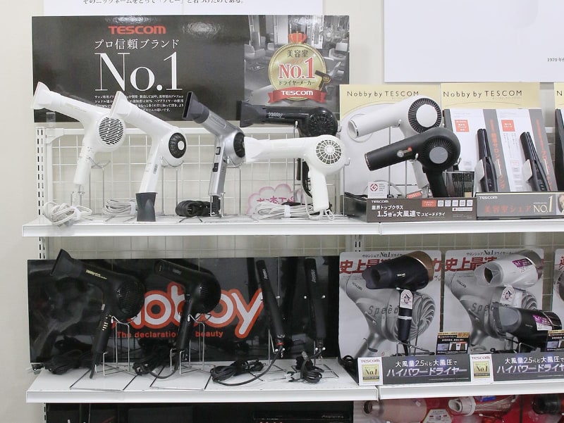Nobbyブランドでスタイリストの間では超有名なテスコム製ドライヤー。当初はヘアサロン専用だったが一般販売の要望が多く、一般仕様にしたNobby by TESCOMも好評だという