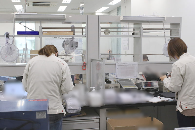 時折抜き打ちで検査をしたり、故障で戻ってきた製品の原因究明なども行なう