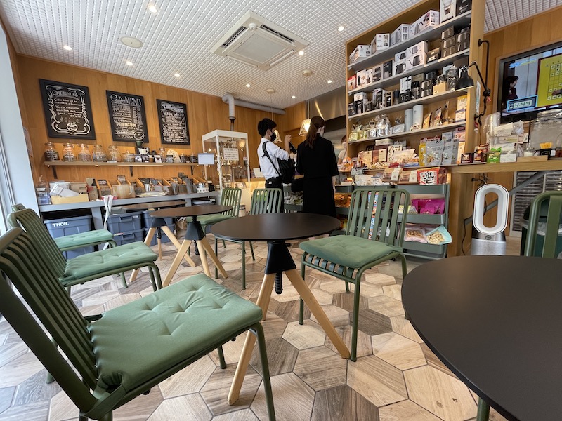 店内は一見普通のカフェのようだが……