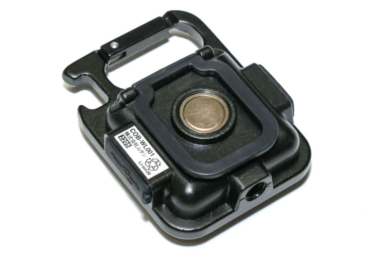 背面には強力マグネット