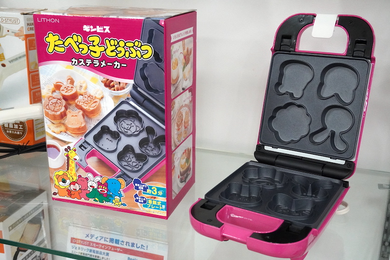 「たべっ子どうぶつカステラメーカー」4,950円。ビスケット菓子「たべっ子どうぶつ」(ギンビス)とのコラボで、「らいおんくん、かばさん、うさぎさん、ねこさん」の4キャラクターのカステラが焼ける