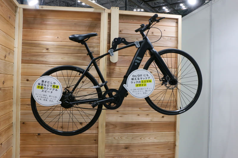 今年のサイクルモード東京2022で展示されていたMusashi Velo「CS01」。ブラック一色のカラーリングも相まってシンプルなシルエットです