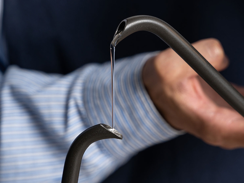 先端になだらかな角度を付けた6.6mmの細口タイプを採用