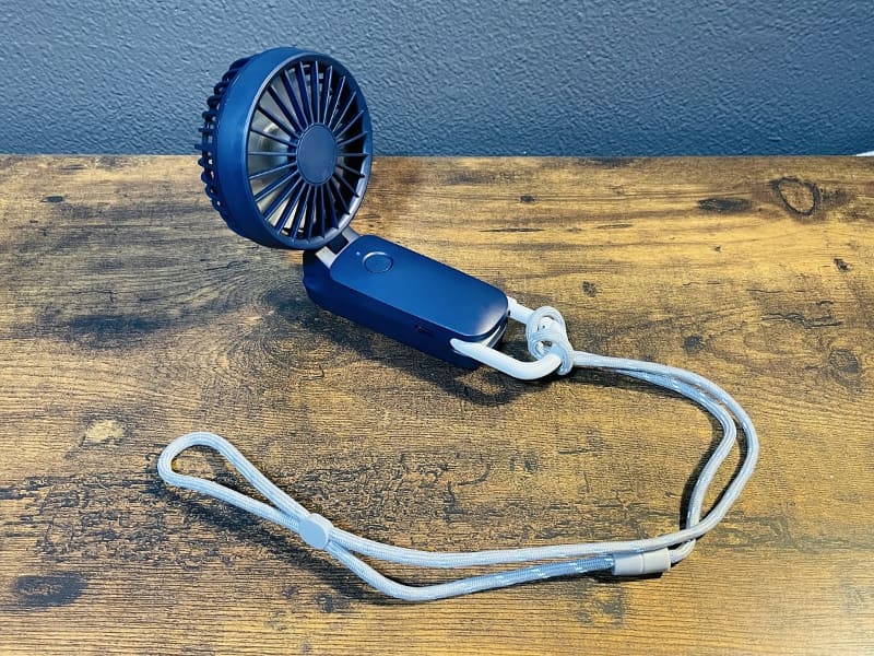 机の上に置くことも可能